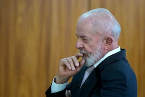 Tras la denuncia por sospechas de corrupción, renunció un ministro del presidente