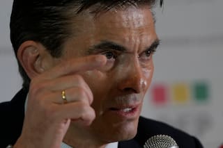 Presidente de Bolivia cambia al ministro de Hidrocarburos en medio de crisis por gasolina