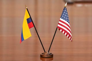 Presidente de Colombia pide a Trump suspender aranceles para aliviar a empresarios tras el terremoto