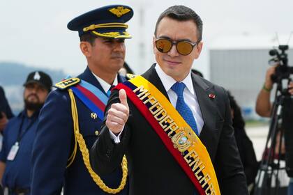 Presidente de Ecuador busca acuerdos con EEUU y Brasil para instalar bases militares