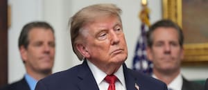 La polémica medida de Trump contra CNN y otros medios que abre una batalla constitucional