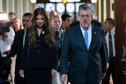 Presidente de Guatemala niega acuerdo de tercer país seguro con EEUU