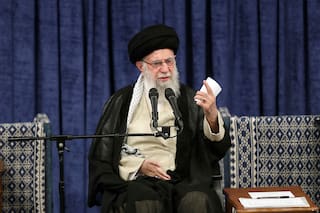 Presidente de Irán dice que comunicación con el guía supremo es "muy difícil en este momento"