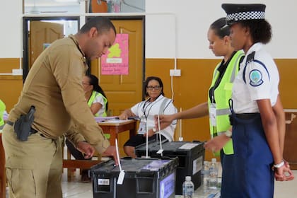 Presidente de Seychelles busca la reelección en comicios en el paraíso turístico africano