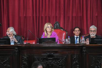Presidido por la vicegobernadora Verónica Magario, el Senado bonaerense aprobó la Ley Impositiva