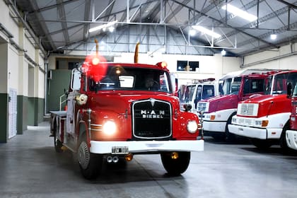 Presos de una cárcel bonaerense restauraron un autobomba de 1957