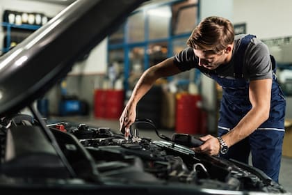 Prestar atención al tablero del auto y a los líquidos es otro punto fundamental