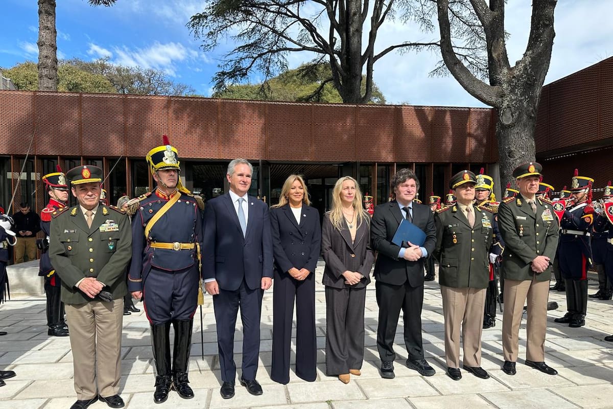Presti, Quirno, BettinaBulgheroni, Karina Milei y el Presidente en la inauguración
