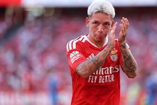 El delantero que apunta a la renovación de la selección argentina, si aprende a controlar sus impulsos