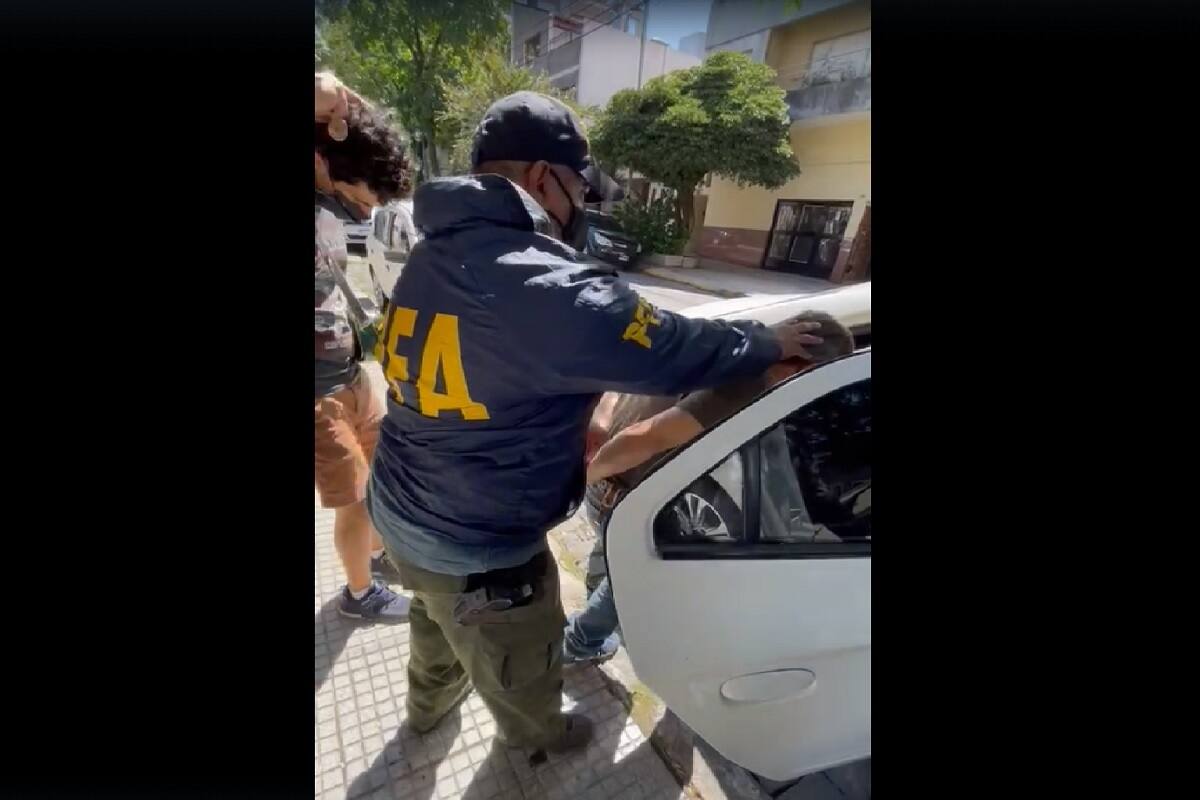 Presuntos integrantes de una supuesta célula local de una organización terrorista internacional llamada Individualistas