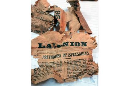 "Previsiones indispensables", el título que se lee en el diario del 21 de octubre de 1949 encontrado en el interior de la cápsula del tiempo