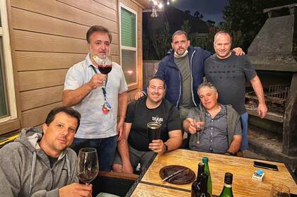 Primer asado con amigos, luego de la apertura.