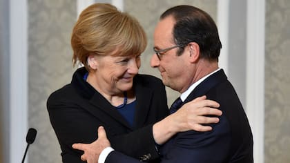 Primer cruce en Europa tras el Brexit: Merkel y Hollande, duros con Reino Unido