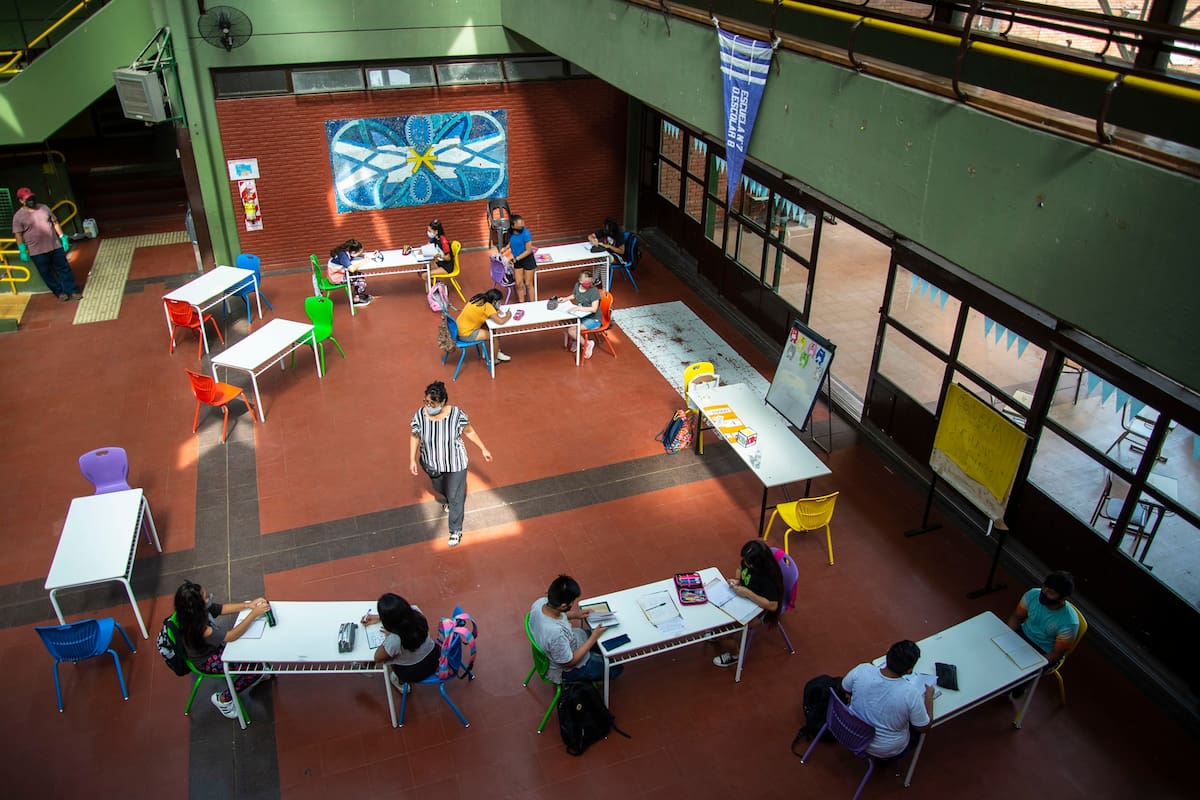 Primer día de clases en la escuela de verano que funciona en la Escuela Número 7 "Niñas de Ayohuma" en el contexto de la pandemia por COVID-19 , Parque Chacabuco, CABA, el 4 de enero de 2021.