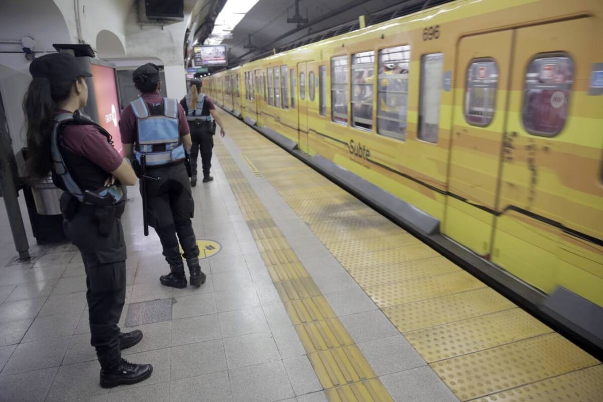 Primer día de cuarentena en Buenos Aires, controles, Obelisco, Subtes, policía, autopista