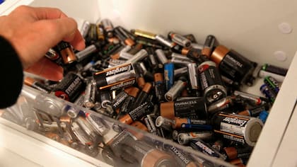 Primer envío argentino de 10 toneladas de pilas y baterías usadas a Francia