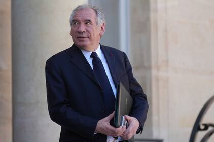 Primer ministro de Francia es cuestionado por investigación de abuso en escuela católica