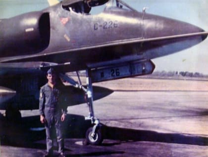 Primer teniente Jorge Rubén Ibarlucea. Fue derribado sobre el mar por un misil Sea Wolf lanzado desde la fragata Brilliant. (Fuerza Aérea Argentina).