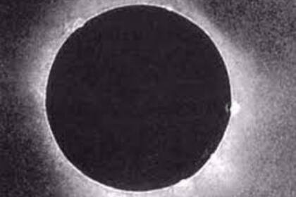 Primera imagen fotográfica de un eclipse solar