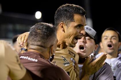 Jorge De Olivera, arquero de Platense y héroe de su equipo en el triunfo de Platense sobre Riestra en la definición por penales