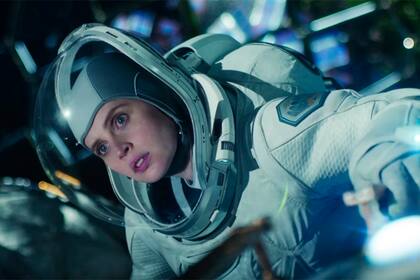 Felicity Jones, en una escena de Cielo de medianoche, la nueva película de George Clooney