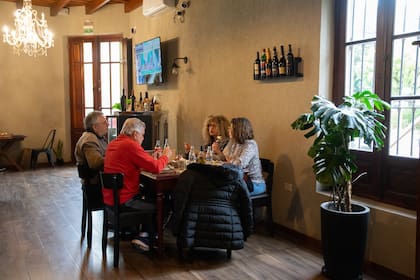 Primeiro abriu o restaurante La Esquina, com cozinha caseira e sazonal, aberto ao público e hóspedes que vêm passar o dia.