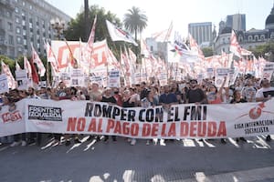 “Primero lo Primero: ¡Ni UN Dólar más al FMI!” y “Las estafas no se pagan, ni este viernes ni nunca” son sus principales consignas.