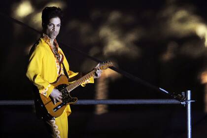 Primero acortó su nombre a "Prince" y luego se quedó sencillamente con un símbolo.