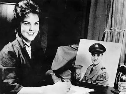 Priscilla tenía 14 años cuando conoció a Elvis, que era una década mayor