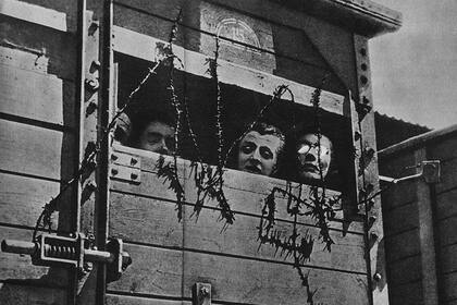 Prisioneros de Auschwitz llegaban al lugar hacinados en vagones de tren