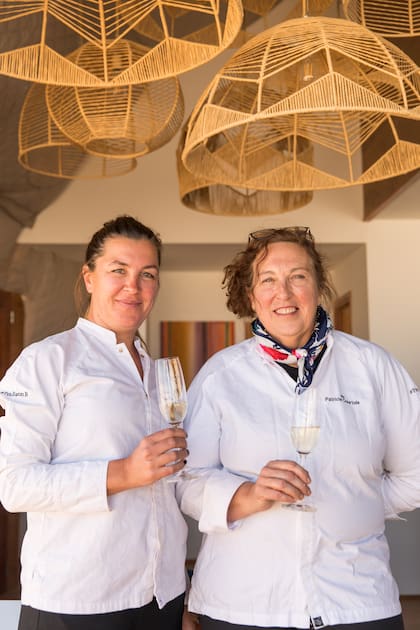 Las cocineras Florencia Rodríguez y Patricia Courtois en Pristine.