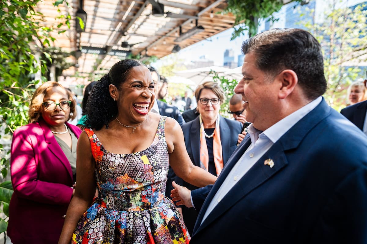 Pritzker niega que su respaldo sea parte de un cálculo presidencial, pero analistas advierten que un mal resultado puede erosionar su proyección a 2028