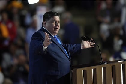 Pritzker pidió al CMS que considere que los participantes del asalto al Capitolio tuvieron una conducta infame y vergonzosa que es antitética a la misión del Estado (Paul Sancya/AP)