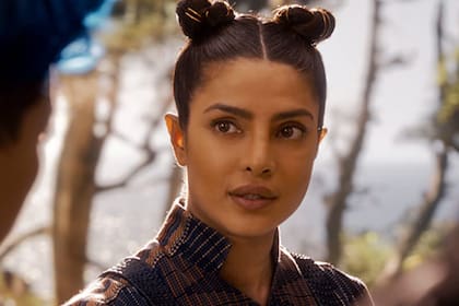 Priyanka Chopra Jonas, como Sati