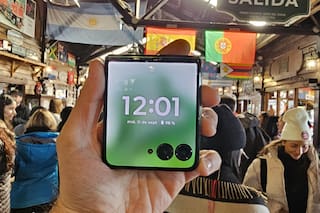 Probamos el Razr 50 Ultra, el nuevo teléfono plegable de Motorola