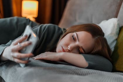 Problematizar lo que consumen en redes sociales, es parte de los ejercicios que los jóvenes realizan en la cátedra: “Cuando yo era chica me comparaba con mi familia y mis amigas, y con lo que veía por televisión. Estos chicos se comparan con el mundo”, subraya Bravo