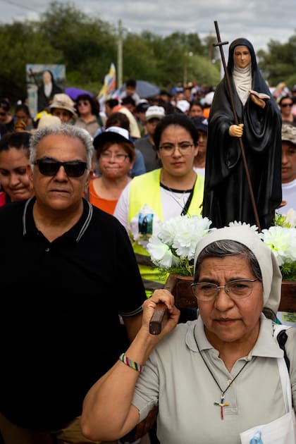 Procesión por el aniversario del nacimiento de María Antonia de Paz y Figueroa en Villa Silípica, Santiago del Estero, cuna de la santa