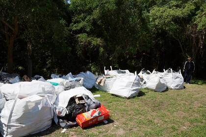 Bolsones en los que se acomoda ahora la basura