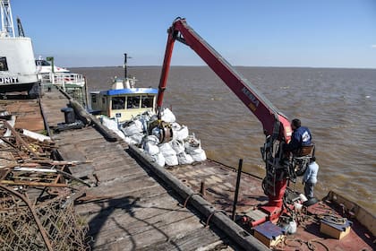 La basura de la isla se terminó de sacar en embarcaciones