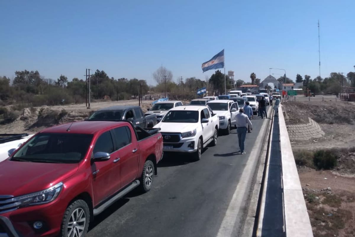 Productores autoconvocados se manifiestan en la ruta 7