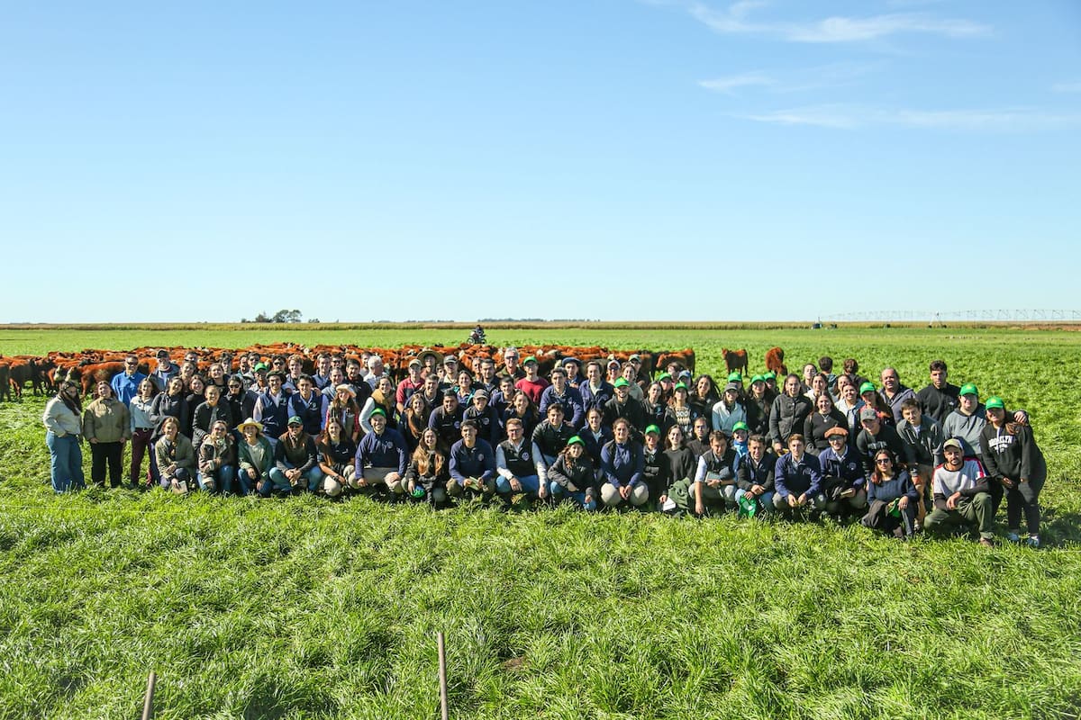 Productores con los estudiantes en la jornada del viernes