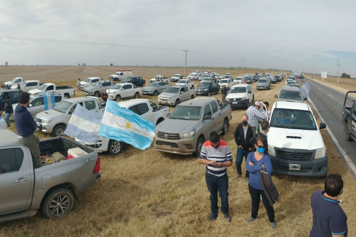 Productores de Ceres hicieron un paro en la ruta para pedir que los dejen ingresar a sus campos en Selva
