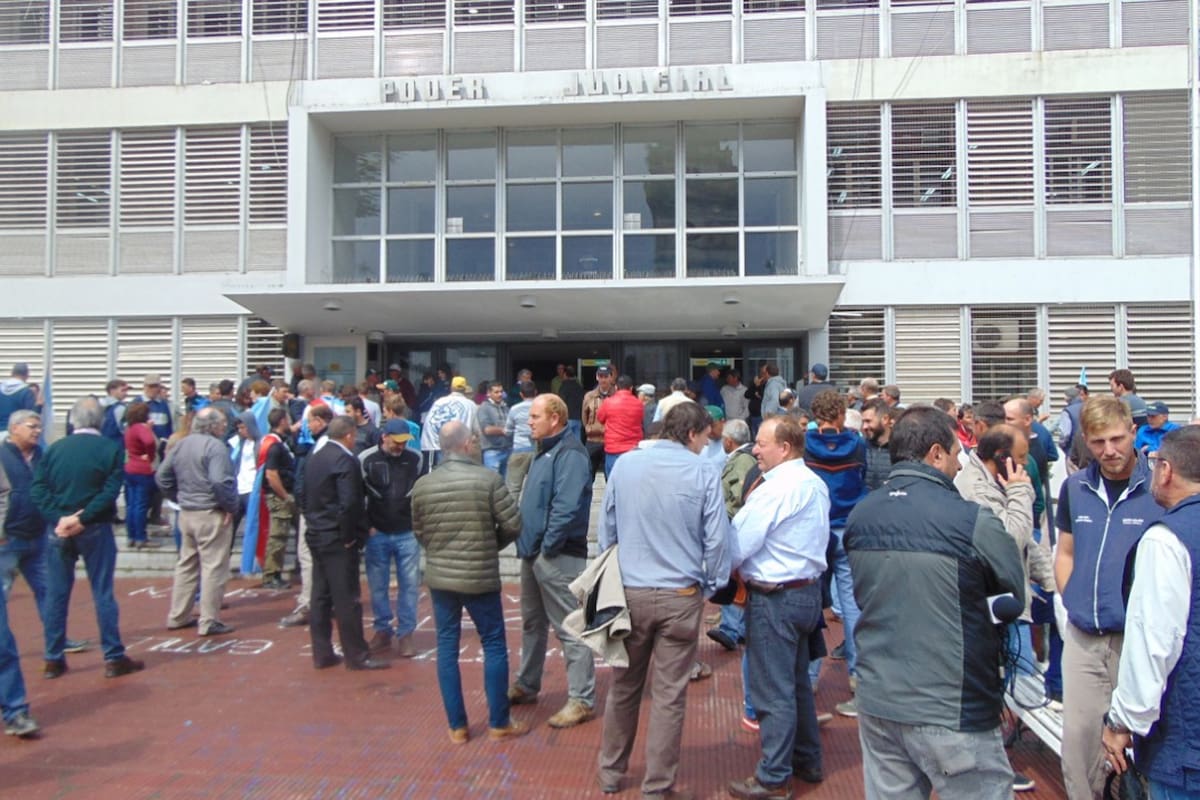Productores frente al Superior Tribunal de Justicia, en Paraná