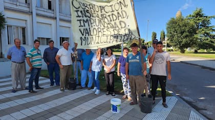 Productores protestaron frente a la Municipalidad de Coronel Pringles