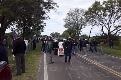 Productores tabacaleros de la zona de Goya, en la provincia de Corrientes, en la protesta sobre la ruta 12