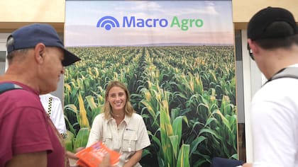 Productores y empresarios agropecuarios se acercaron al espacio de Banco Macro para conocer las líneas de crédito y soluciones financieras destinadas al agro.