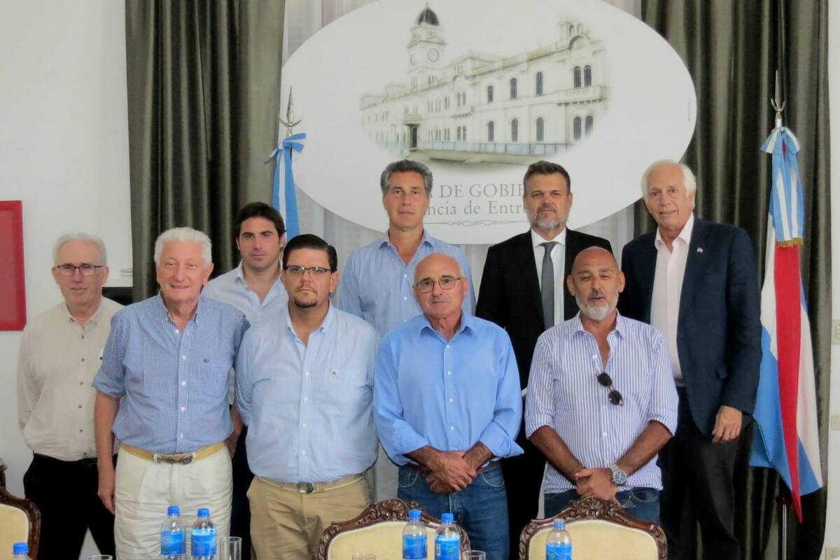 Productores y funcionarios en la Casa de Gobierno de Entre Ríos