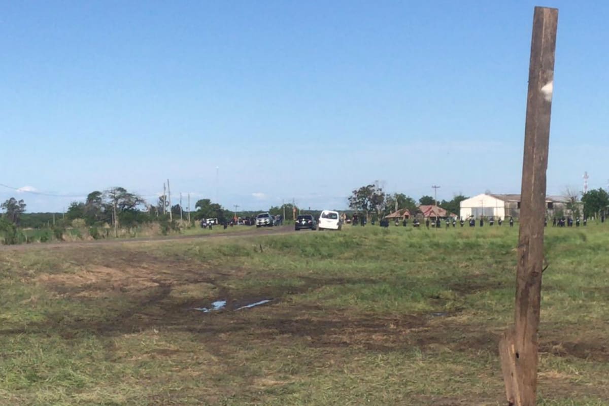 Productores y manifestantes de las organizaciones sociales están separados por 300 metros