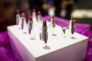 Natura vende el negocio internacional de Avon y compra un grupo guatemalteco