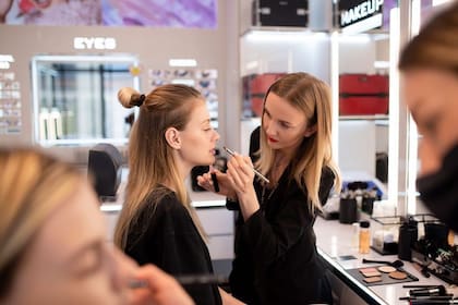 Productos del bien para cuidar y embellecer el rostro, el cuerpo y el cabello.